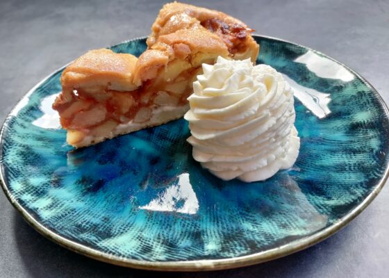 Appeltaart met slagroom